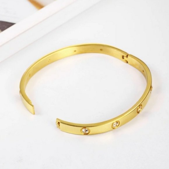NEW Yellow Gold Round Diamond Bangle Bracelet - Picture 3 of 5